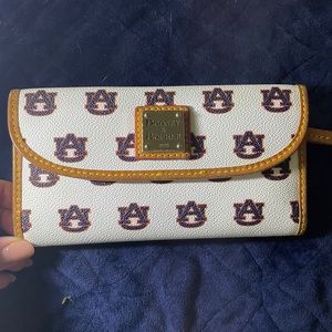 Dooney and Bourke Auburn White Wallet